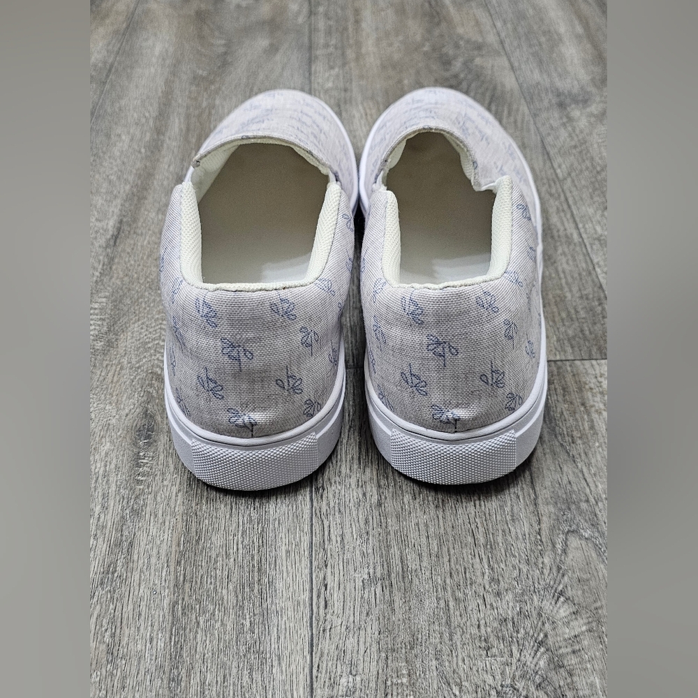 Graceful Gray Cabin Kicks Shoes-Size 9 - Picture 7 of 12